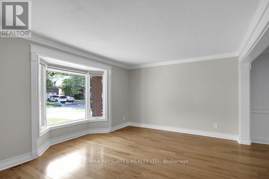 23 Tamblyn Crescent, Ottawa, Ontario  K2L 3A5 - Photo 3 - X12385138