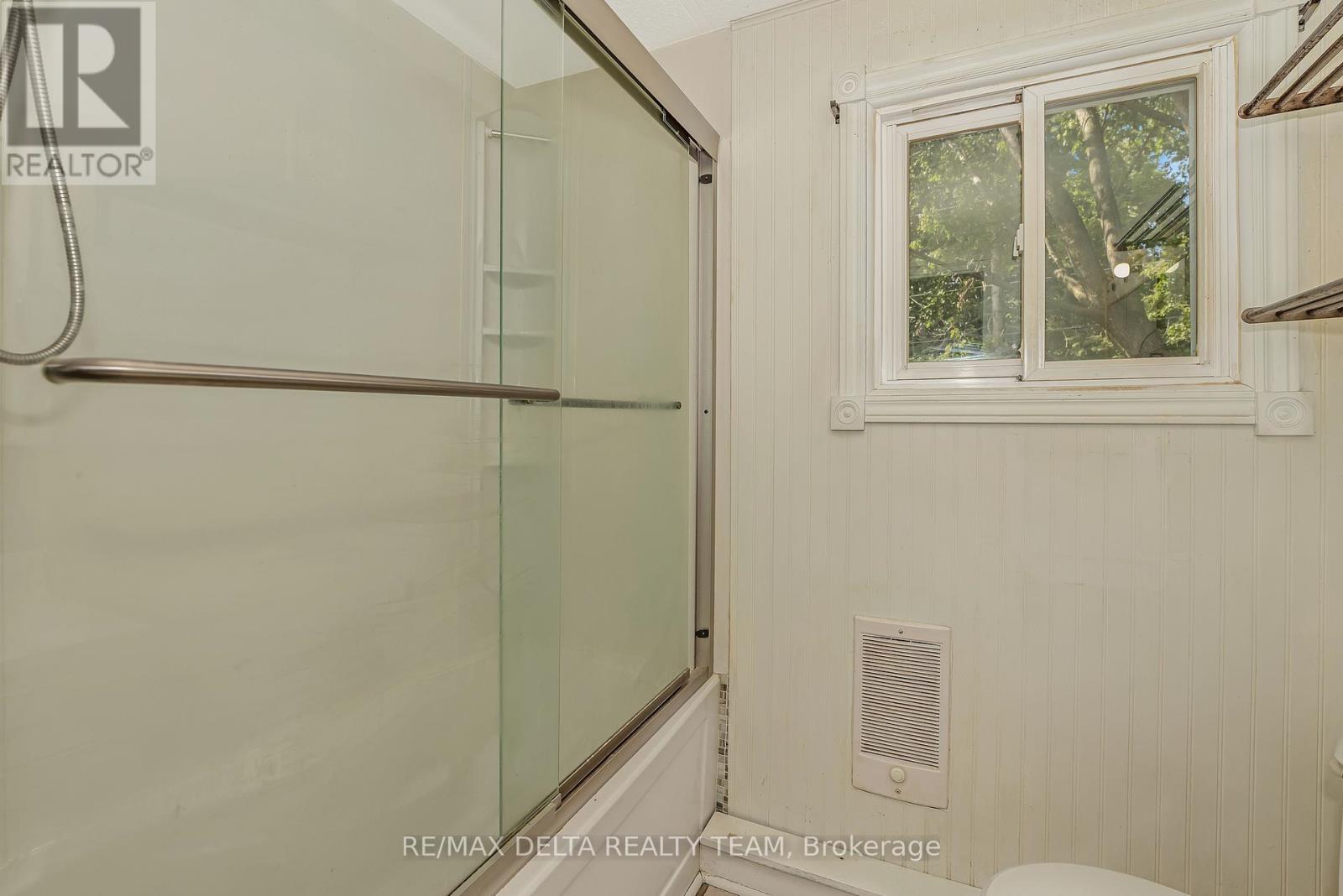 25 Fringewood Drive, Ottawa, Ontario  K2S 1T4 - Photo 18 - X12385141