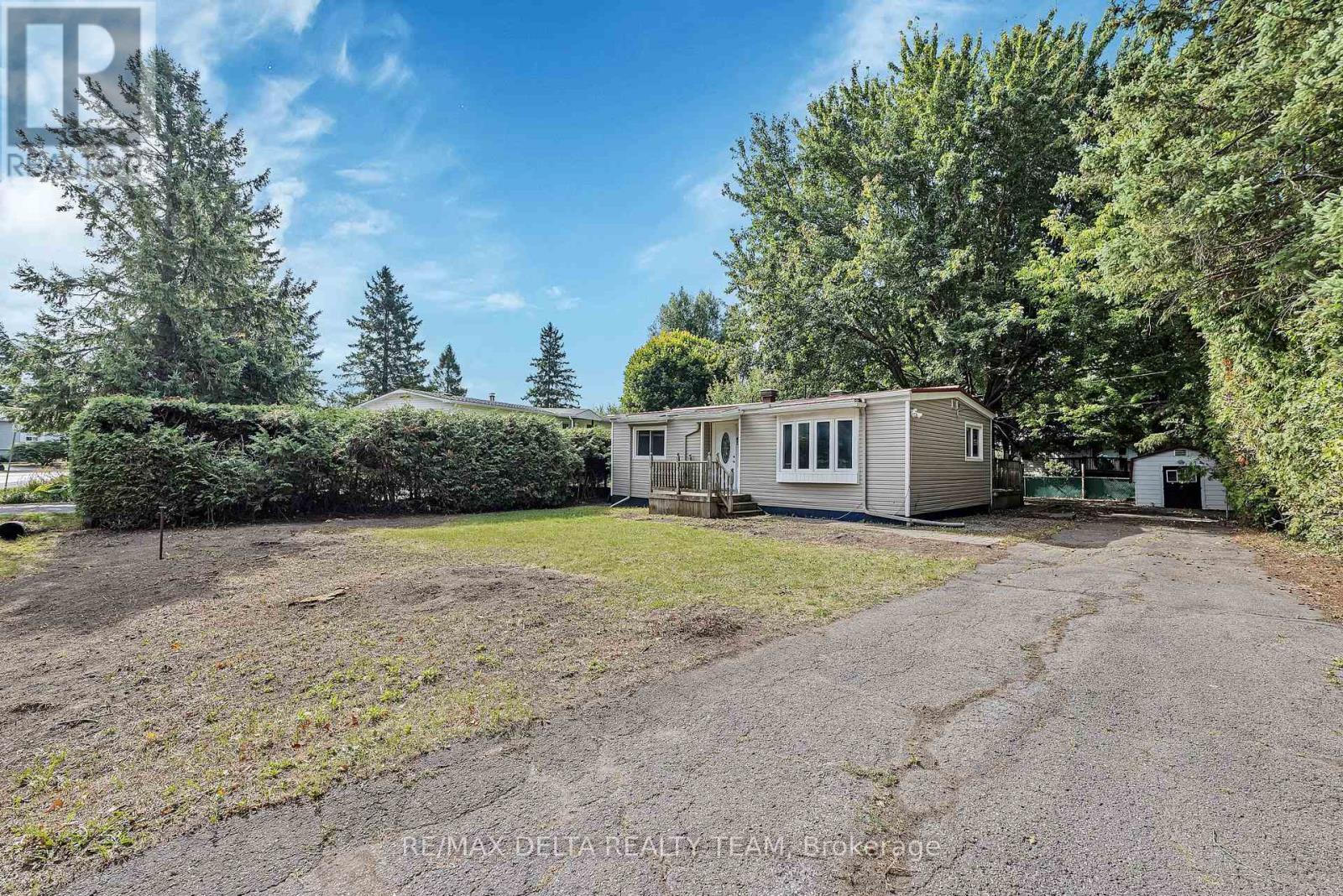 25 Fringewood Drive, Ottawa, Ontario  K2S 1T4 - Photo 2 - X12385141