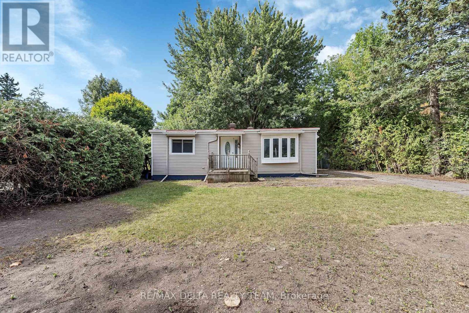 25 Fringewood Drive, Ottawa, Ontario  K2S 1T4 - Photo 3 - X12385141