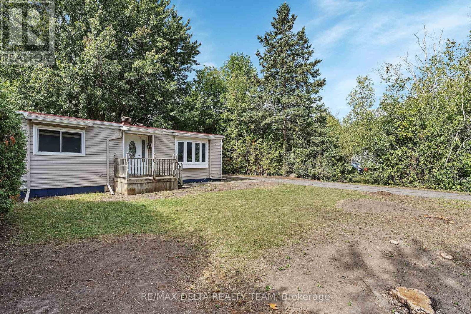 25 Fringewood Drive, Ottawa, Ontario  K2S 1T4 - Photo 4 - X12385141