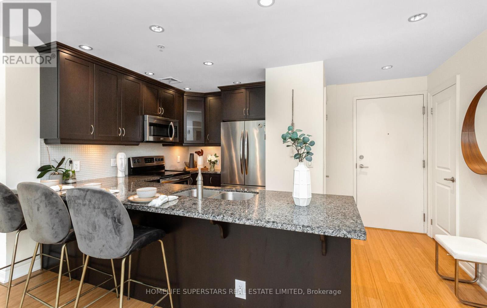302 - 205 Lakeshore Road W, Oakville (Co Central), Ontario  L6K 0H8 - Photo 12 - W12384792