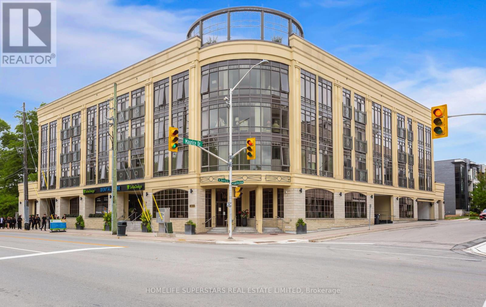 302 - 205 Lakeshore Road W, Oakville (Co Central), Ontario  L6K 0H8 - Photo 1 - W12384792
