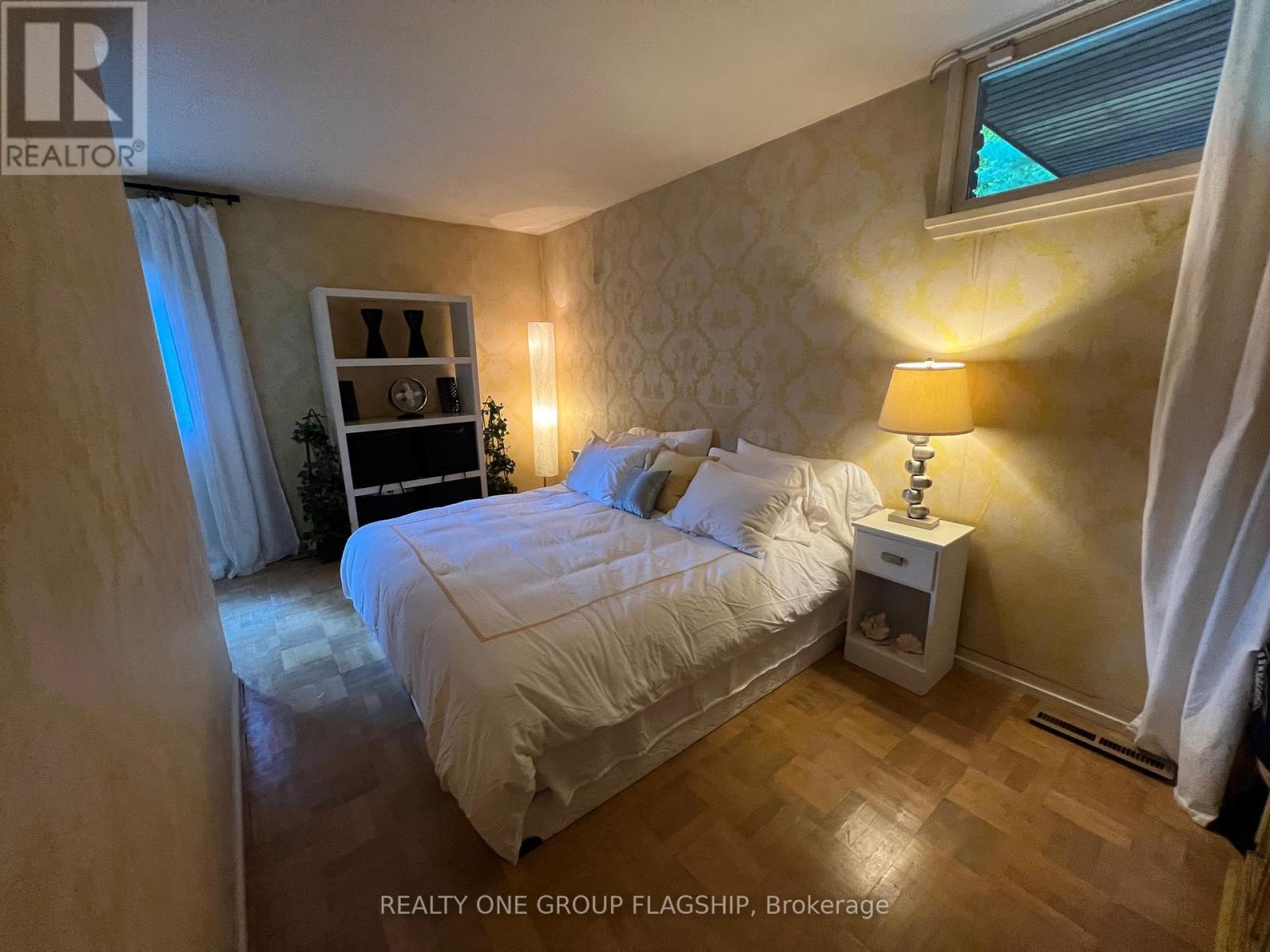 1379 Clarkson Road N, Mississauga, Ontario  L5J 2W6 - Photo 17 - W12382952