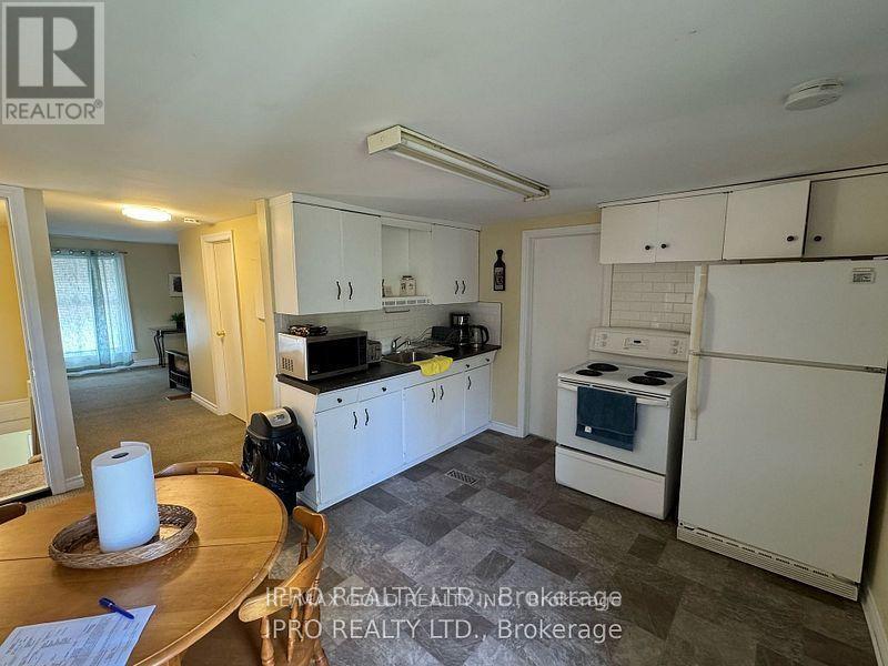 279 Charlotte Street, Central Elgin, Ontario  N5L 1A8 - Photo 10 - X12363245