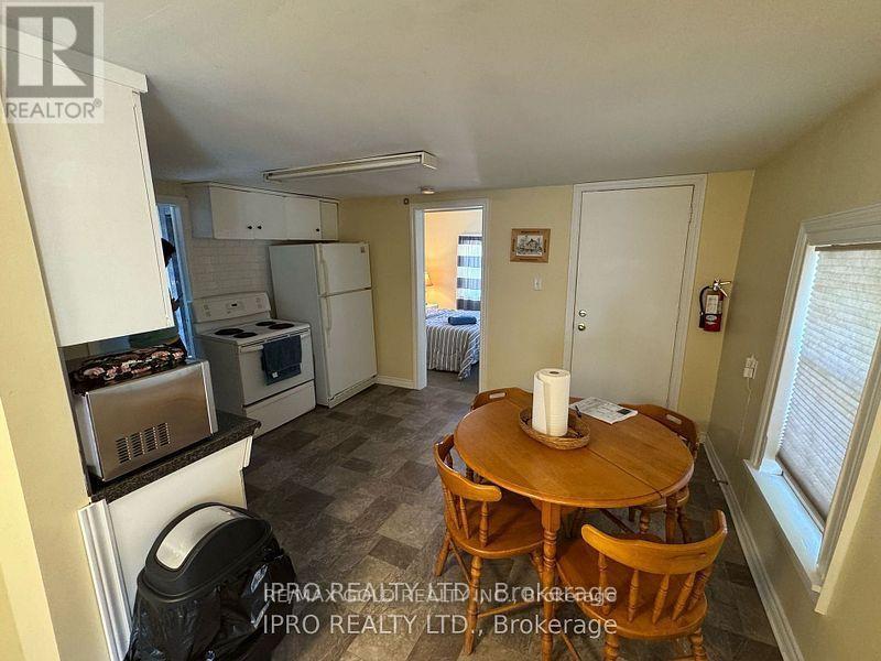 279 Charlotte Street, Central Elgin, Ontario  N5L 1A8 - Photo 9 - X12363245