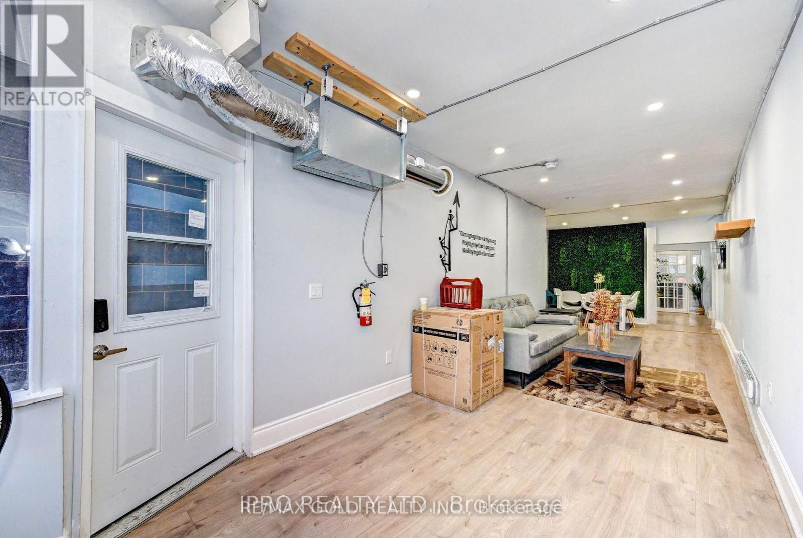 15 Ainslie Street N, Cambridge, Ontario  N1R 3J3 - Photo 9 - X12362953