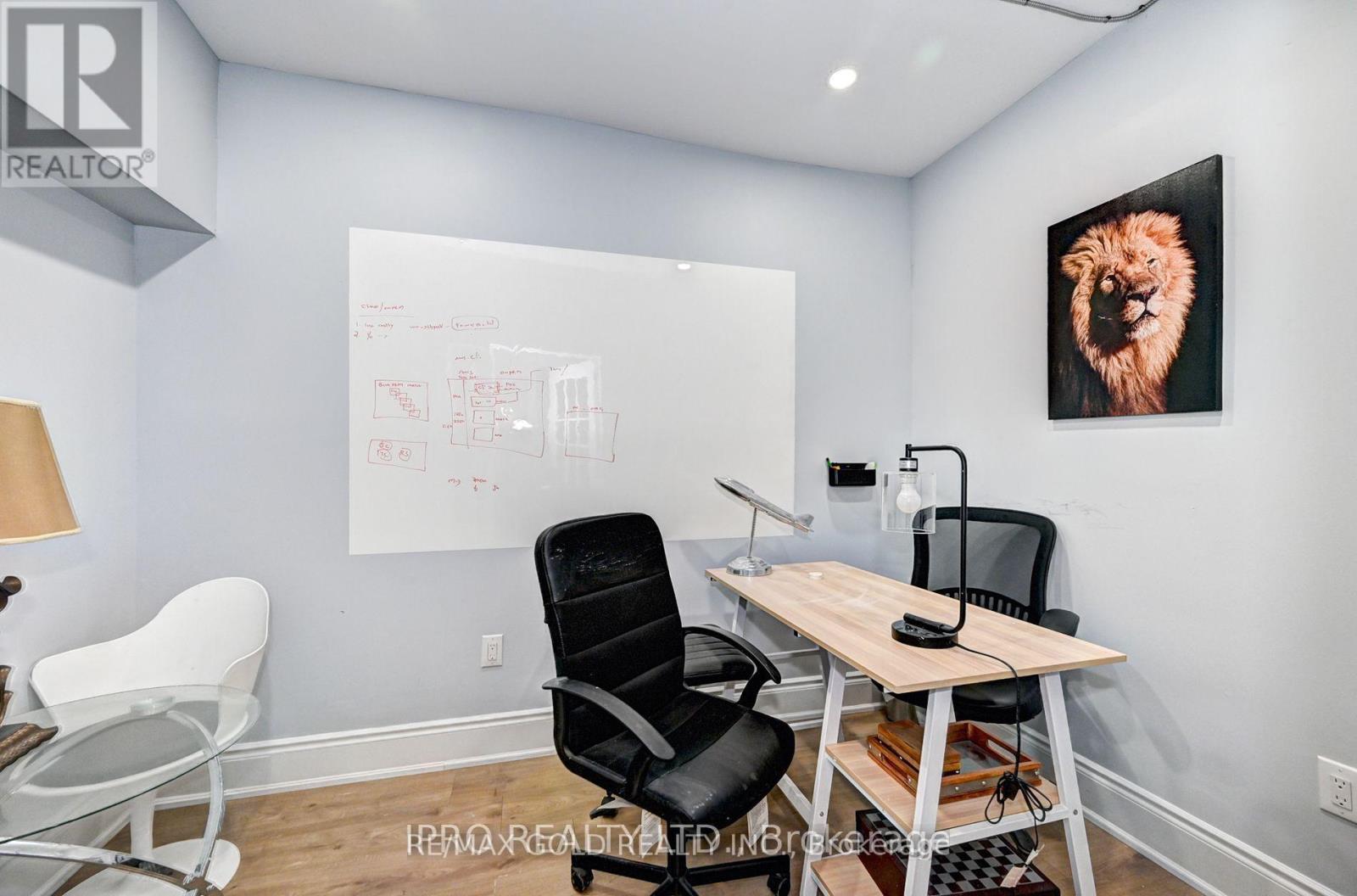 15 Ainslie Street N, Cambridge, Ontario  N1R 3J3 - Photo 5 - X12362953