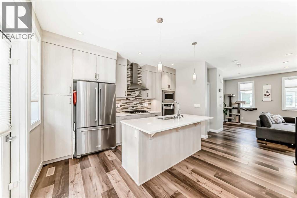 Property at 209 Wentworth Row SW image 3