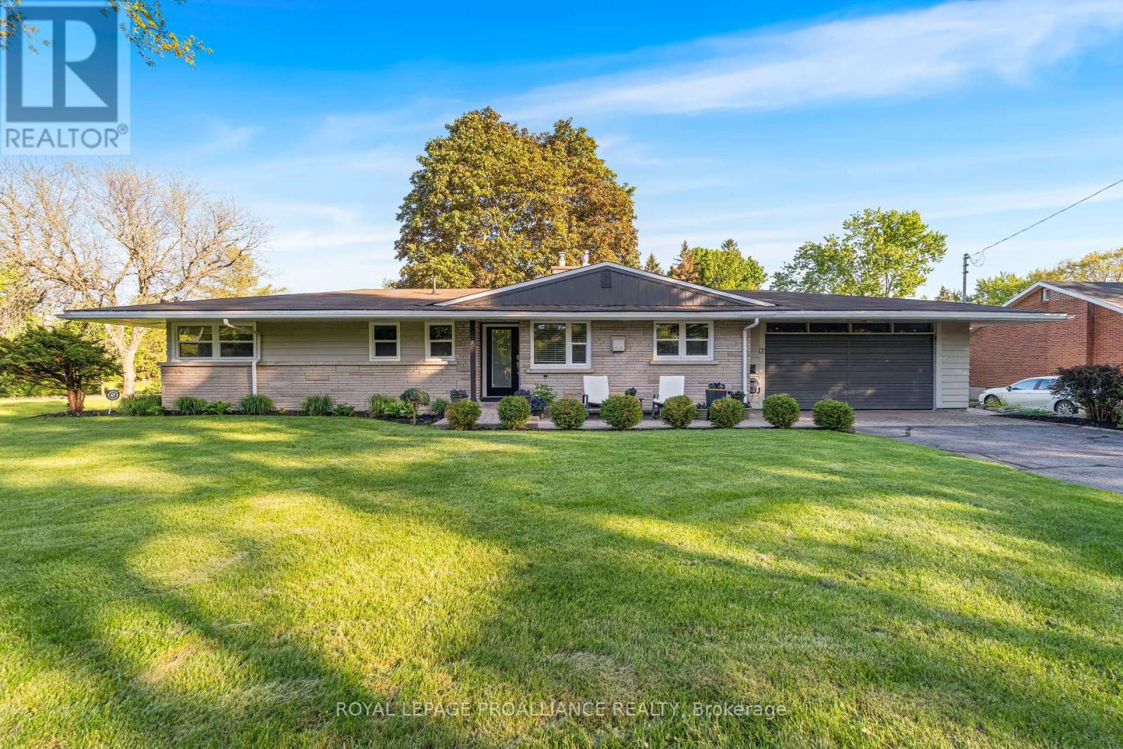 7 HUTTON DRIVE, Belleville, Ontario