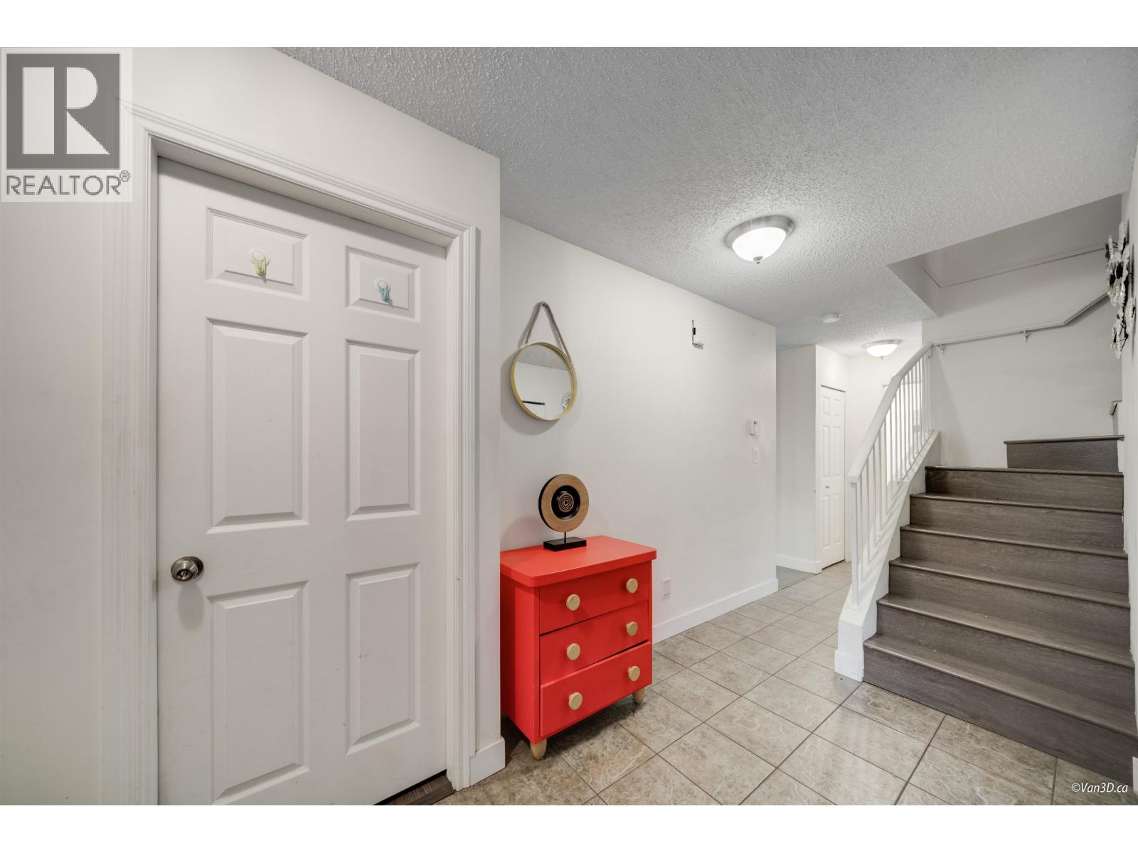 Property at 6220 LYNAS LANE image 3