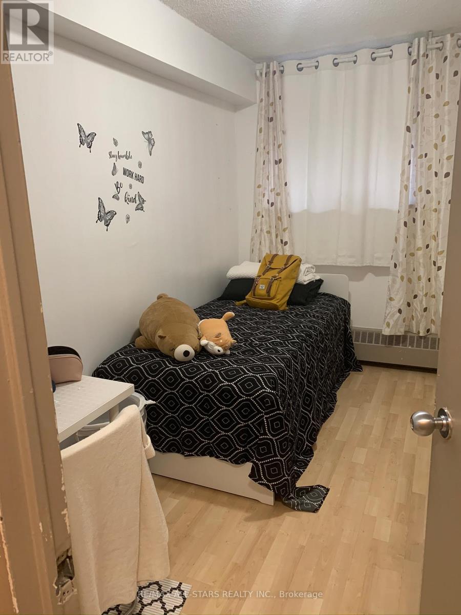109 - 200 Lotherton Pathway, Toronto (Yorkdale-Glen Park), Ontario  M6B 2G8 - Photo 5 - W12360096
