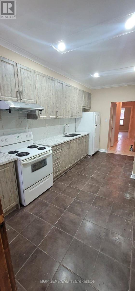 243 Montrose Avenue, Toronto, Ontario  M6G 3G6 - Photo 2 - C12317775