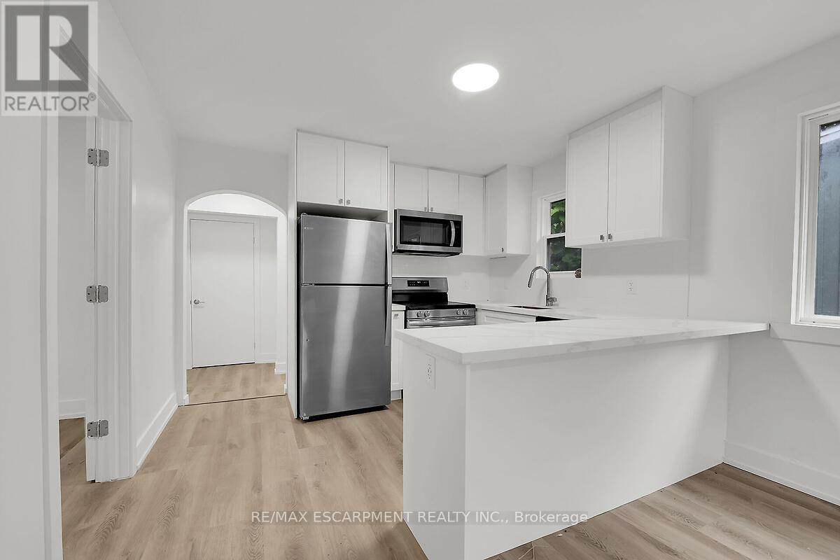 34 Rykert Street, St. Catharines (Western Hill), Ontario  L2S 1Z1 - Photo 4 - X12384977