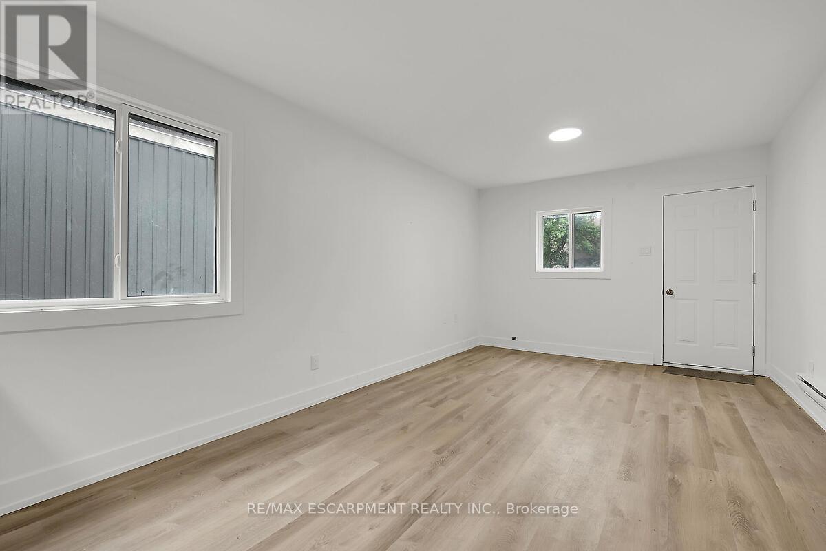 34 Rykert Street, St. Catharines (Western Hill), Ontario  L2S 1Z1 - Photo 8 - X12384977