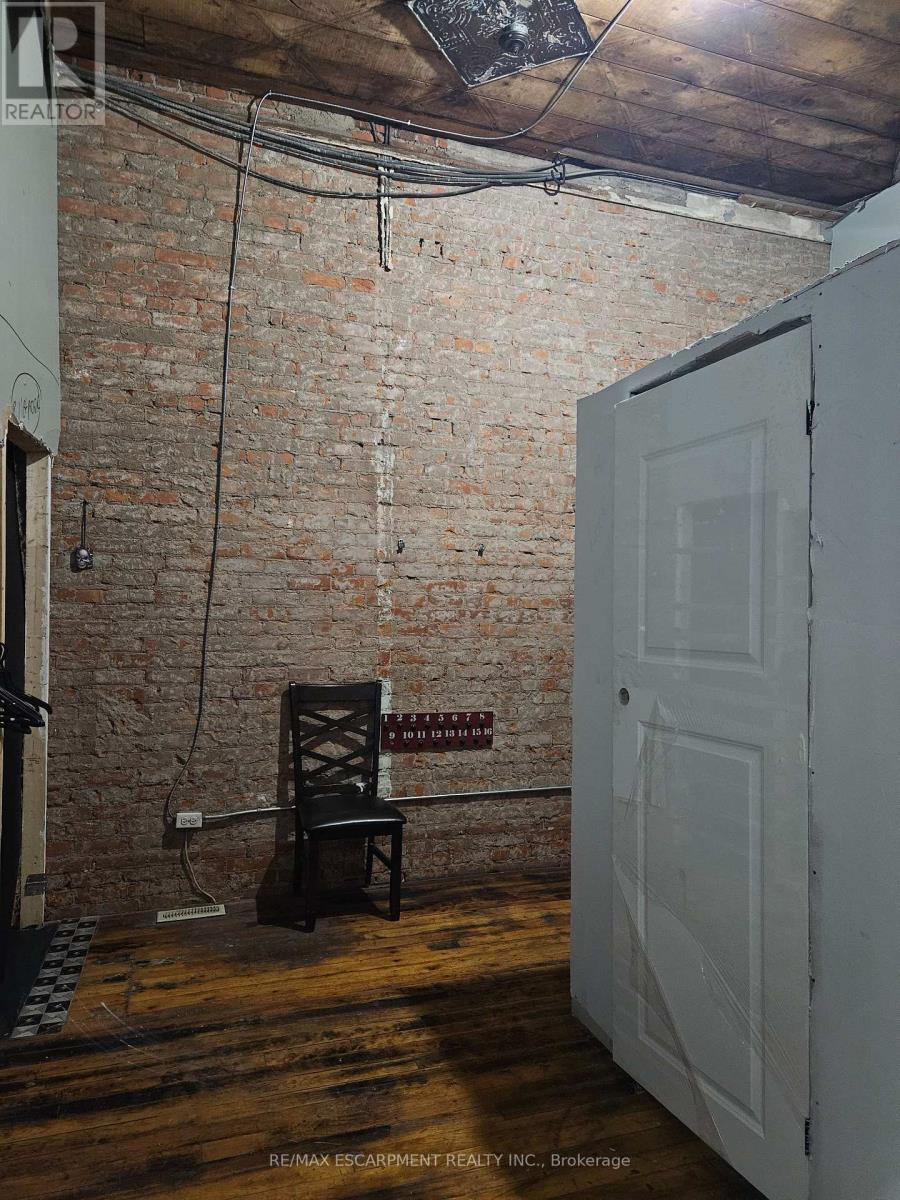 1111 Main Street E, Hamilton (Crown Point), Ontario  L8M 1N7 - Photo 6 - X12384990