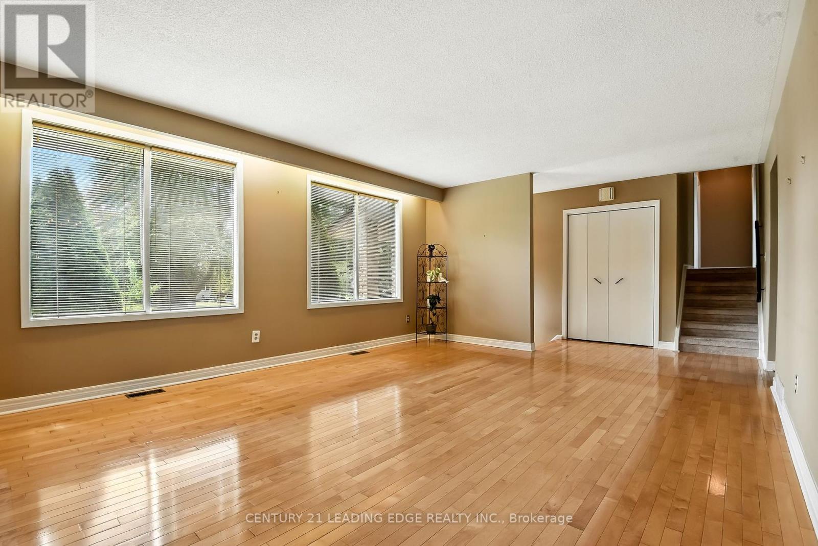 154 Switzer Drive, Oshawa (Centennial), Ontario  L1G 3J7 - Photo 12 - E12384245