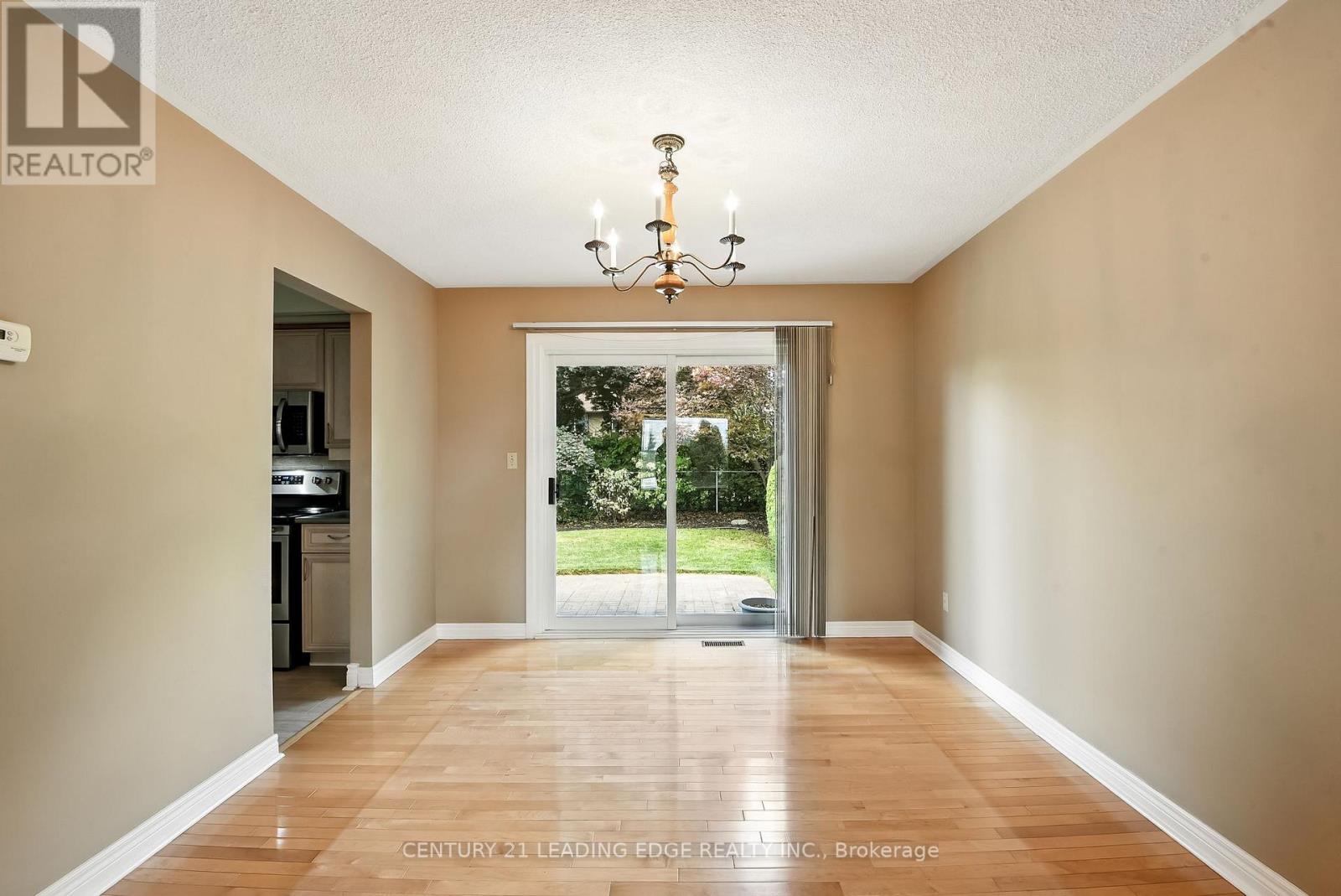 154 Switzer Drive, Oshawa (Centennial), Ontario  L1G 3J7 - Photo 13 - E12384245