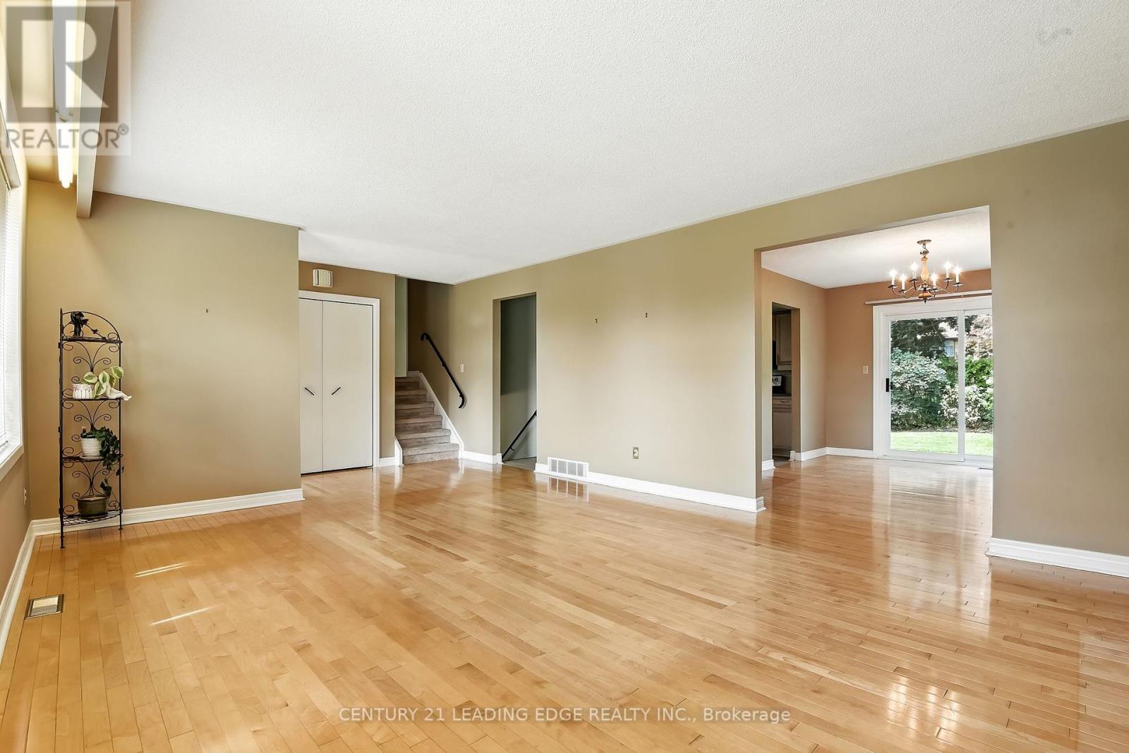 154 Switzer Drive, Oshawa (Centennial), Ontario  L1G 3J7 - Photo 11 - E12384245