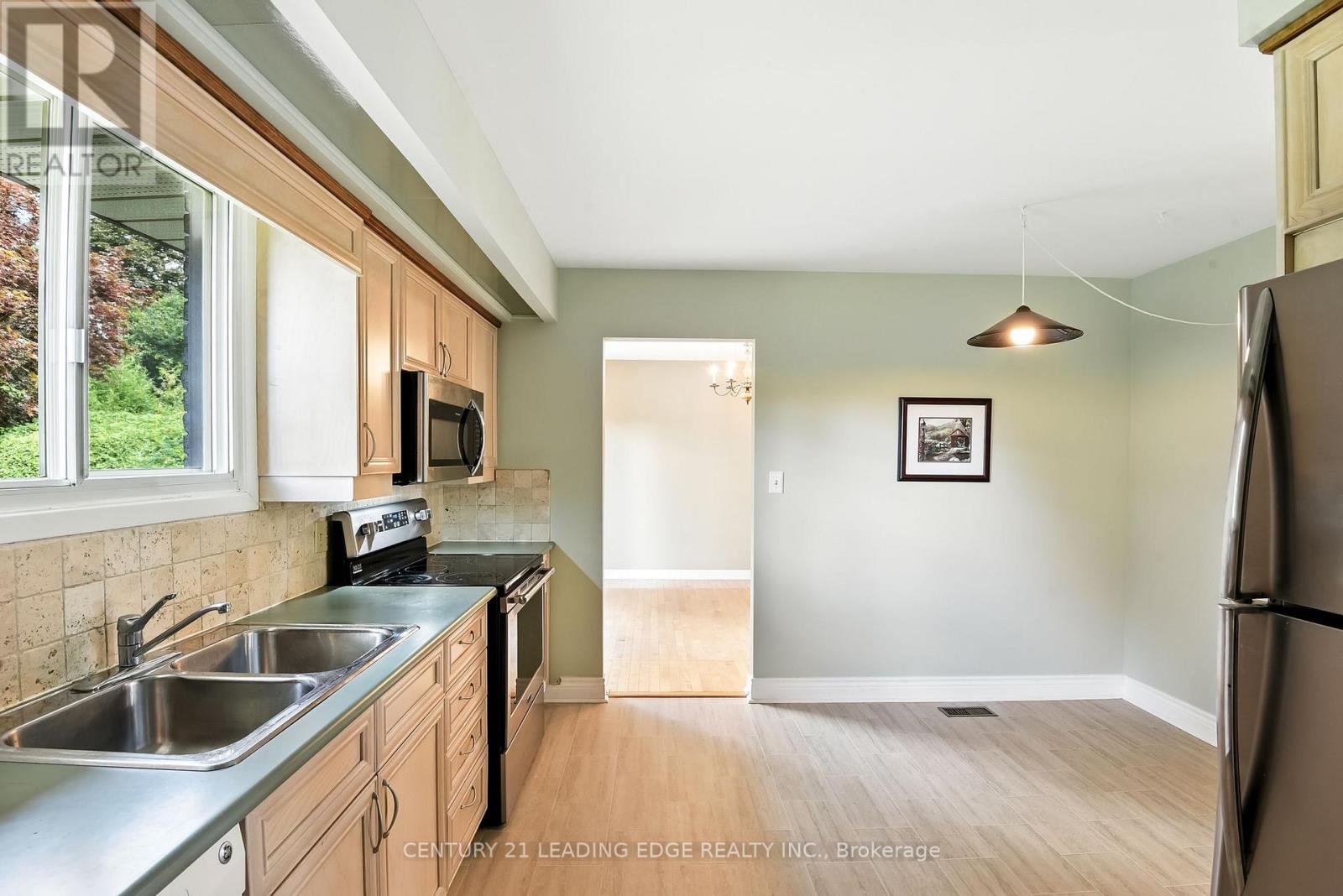 154 Switzer Drive, Oshawa (Centennial), Ontario  L1G 3J7 - Photo 17 - E12384245