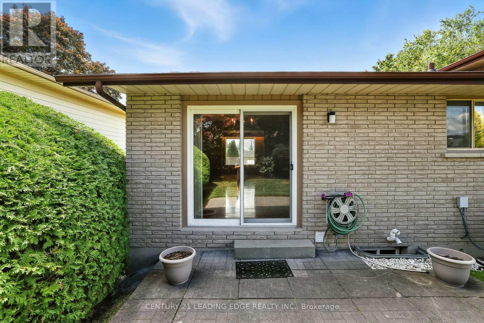 154 Switzer Drive, Oshawa (Centennial), Ontario  L1G 3J7 - Photo 40 - E12384245