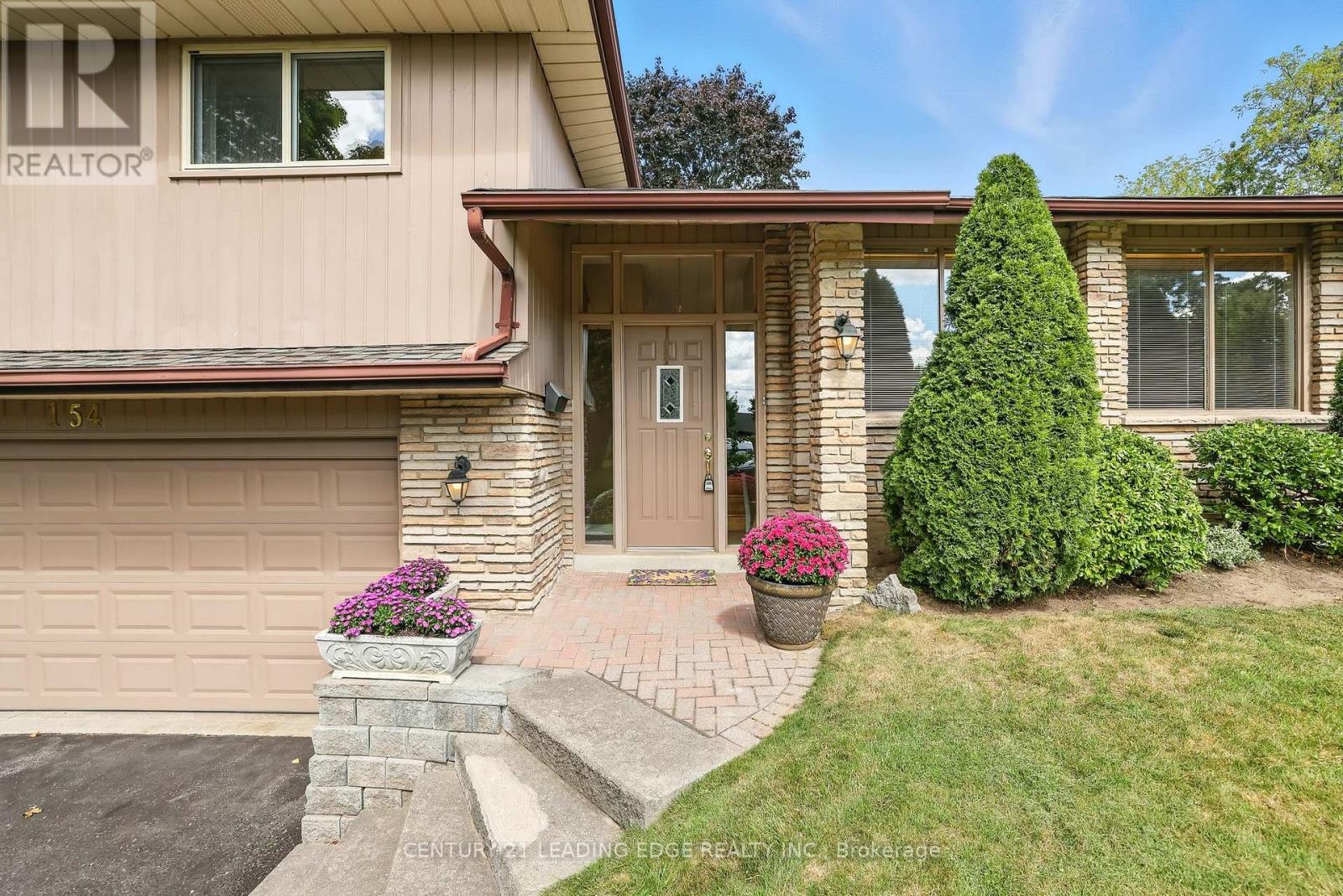 154 Switzer Drive, Oshawa (Centennial), Ontario  L1G 3J7 - Photo 5 - E12384245