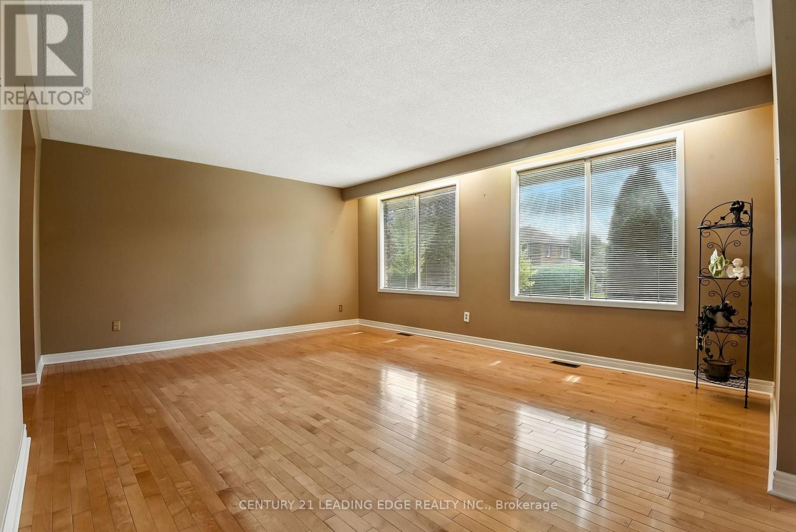 154 Switzer Drive, Oshawa (Centennial), Ontario  L1G 3J7 - Photo 8 - E12384245