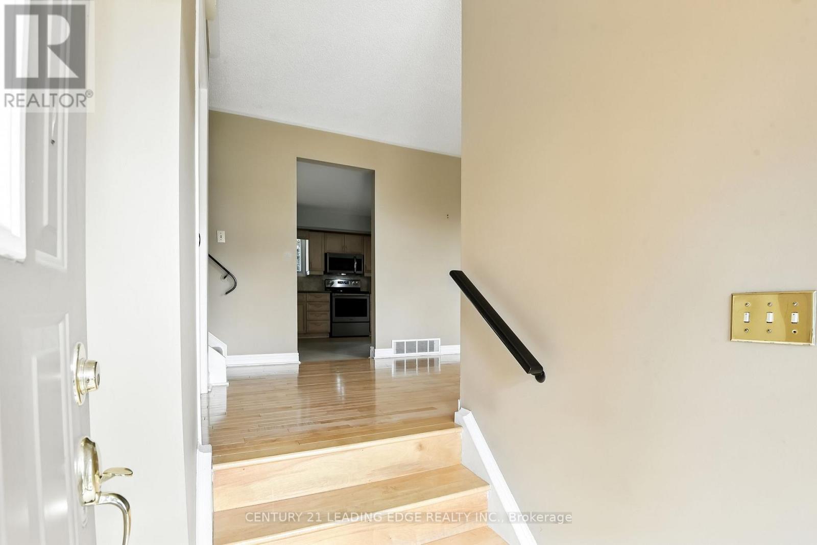 154 Switzer Drive, Oshawa (Centennial), Ontario  L1G 3J7 - Photo 6 - E12384245