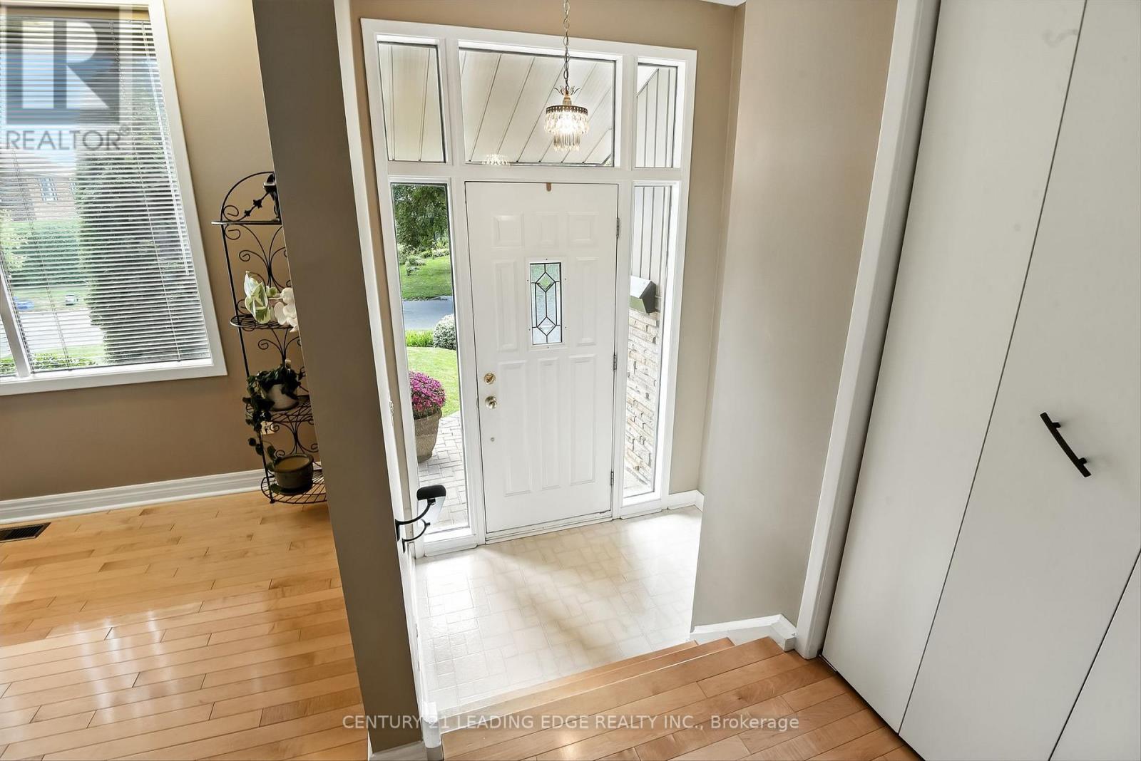 154 Switzer Drive, Oshawa (Centennial), Ontario  L1G 3J7 - Photo 7 - E12384245