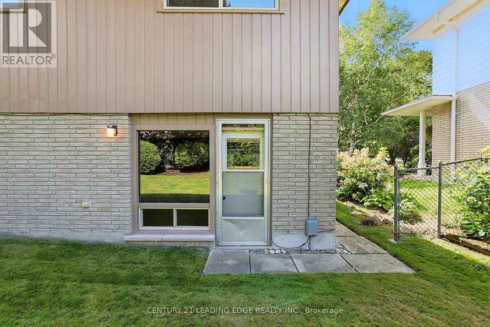 154 Switzer Drive, Oshawa (Centennial), Ontario  L1G 3J7 - Photo 43 - E12384245