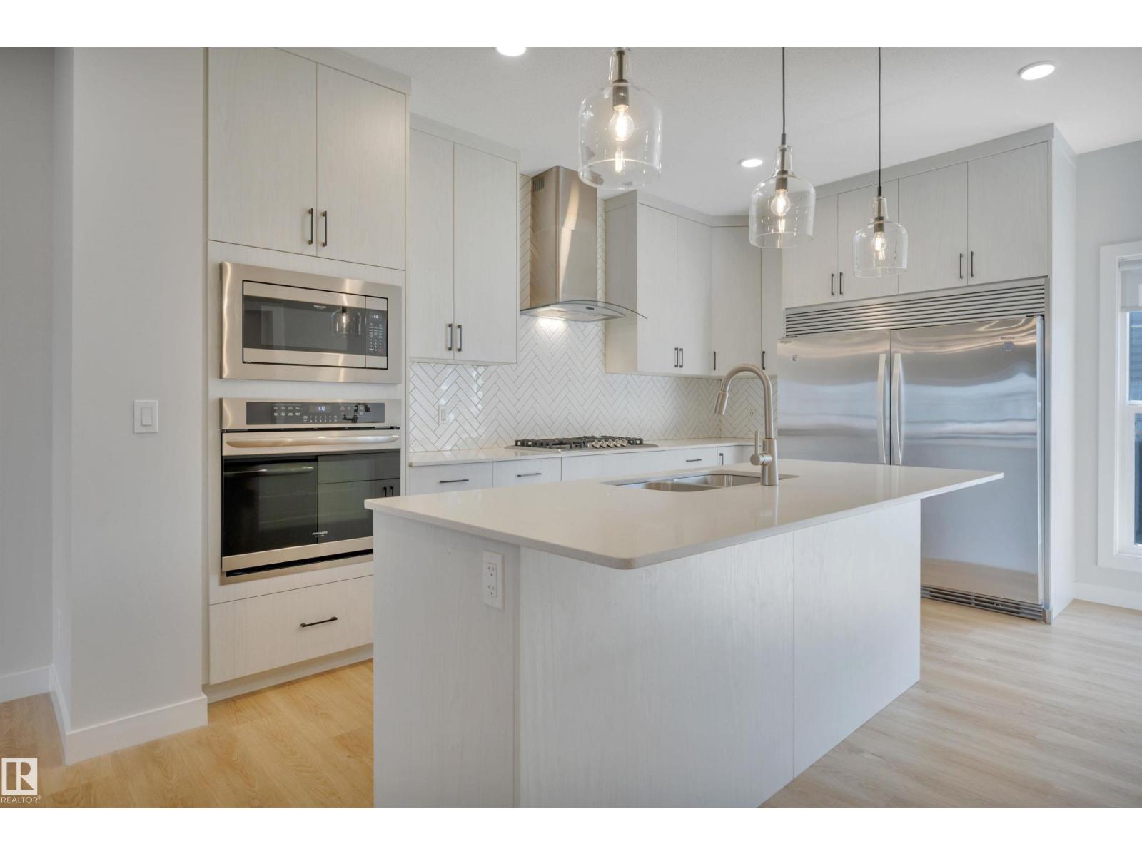4037 Hawthorn LI SW, Edmonton, Alberta