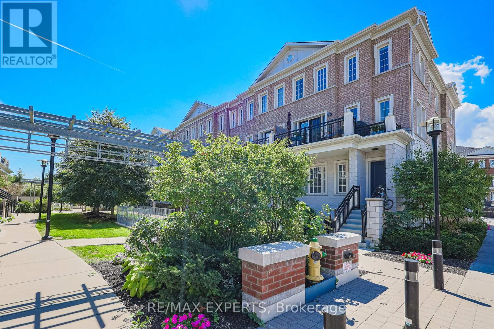 Property at B11 - 26 BRUCE STREET W image 4