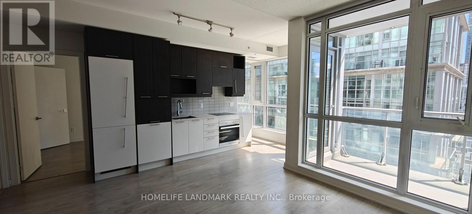 1106 - 30 Nelson Street, Toronto (Waterfront Communities), Ontario  M5V 0H5 - Photo 6 - C12385146
