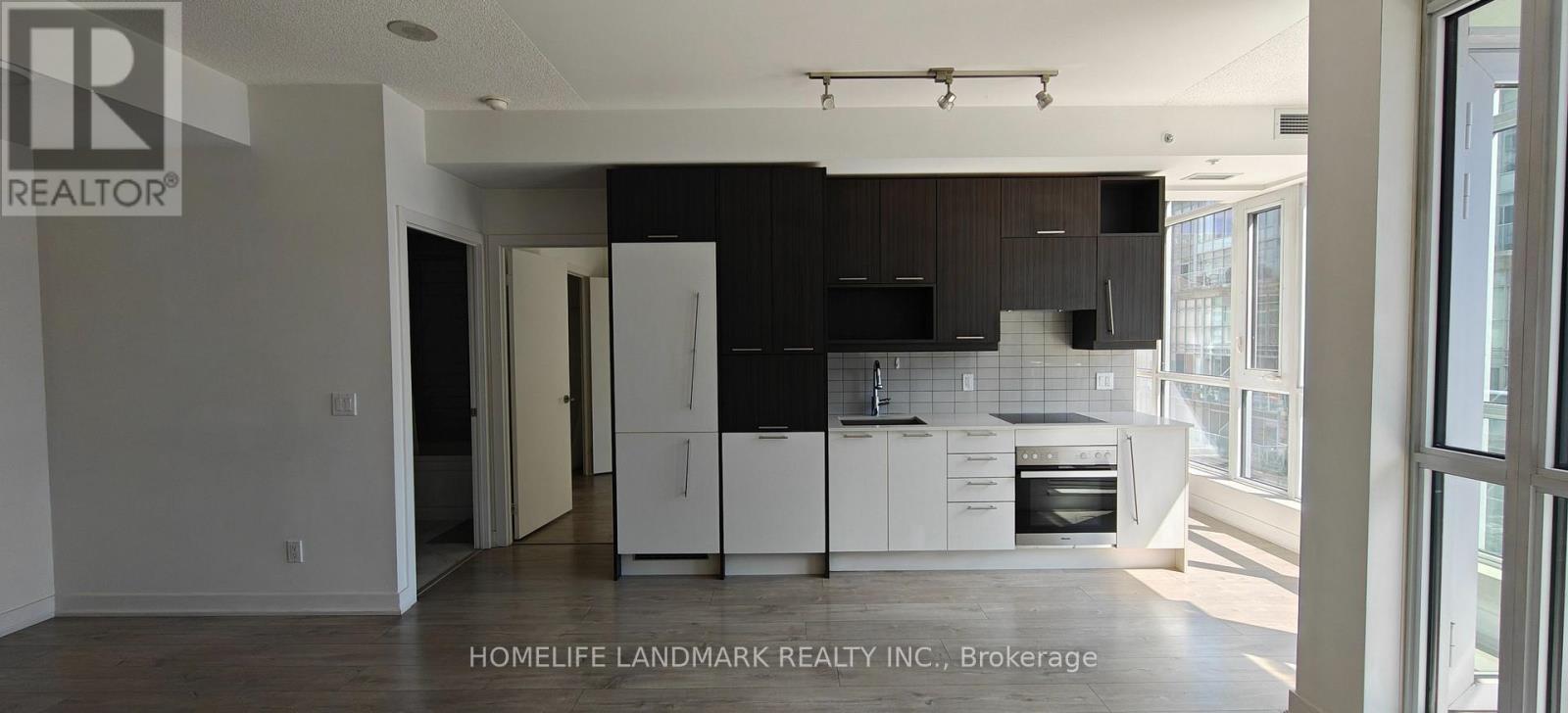 1106 - 30 Nelson Street, Toronto (Waterfront Communities), Ontario  M5V 0H5 - Photo 8 - C12385146