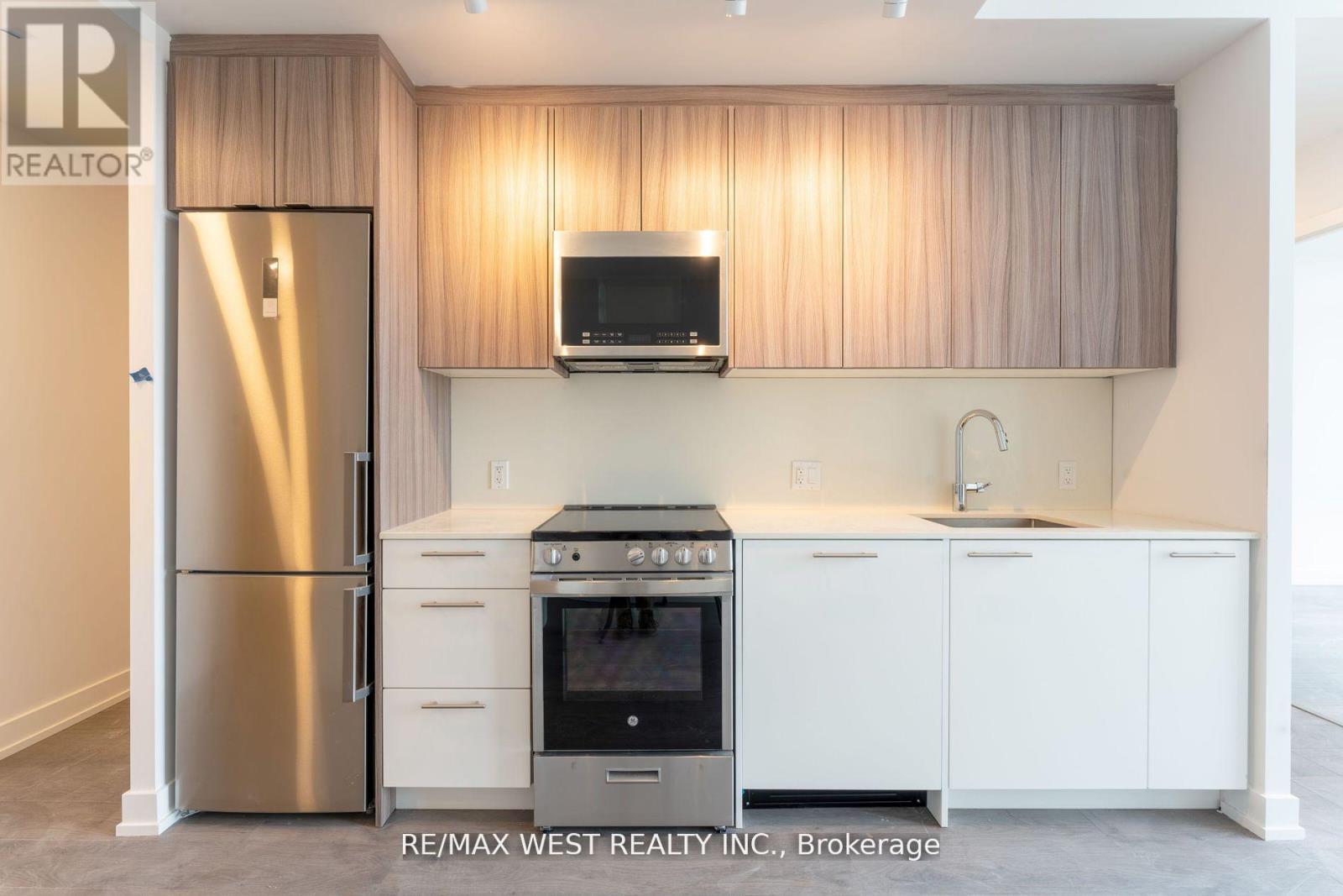 307 - 215 Veterans Drive, Brampton, Ontario  L7A 0B6 - Photo 2 - W12371888