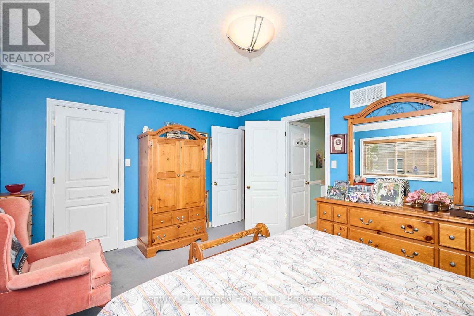 222 Dorchester Drive, Grimsby (Grimsby East), Ontario  L3M 5K8 - Photo 15 - X12335197