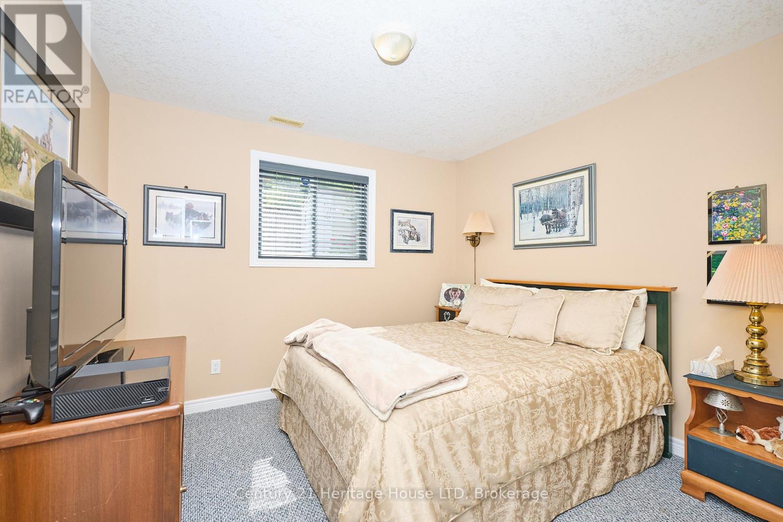 222 Dorchester Drive, Grimsby (Grimsby East), Ontario  L3M 5K8 - Photo 23 - X12335197