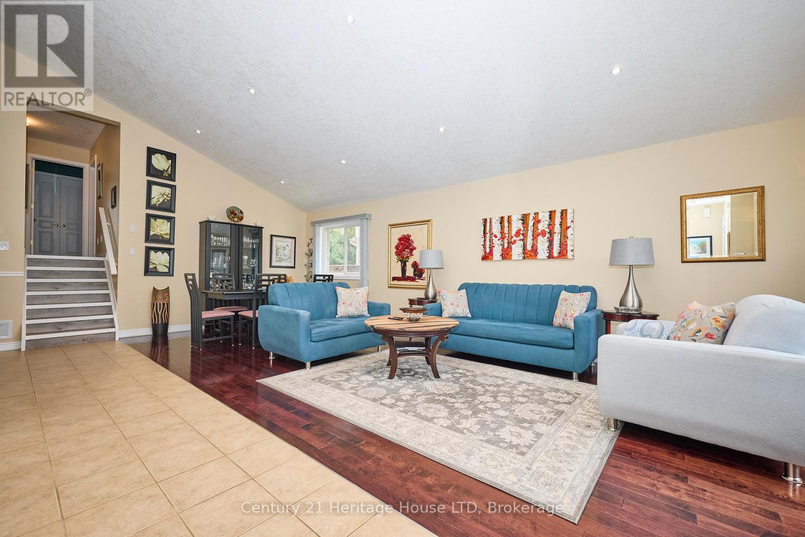 222 Dorchester Drive, Grimsby (Grimsby East), Ontario  L3M 5K8 - Photo 8 - X12335197