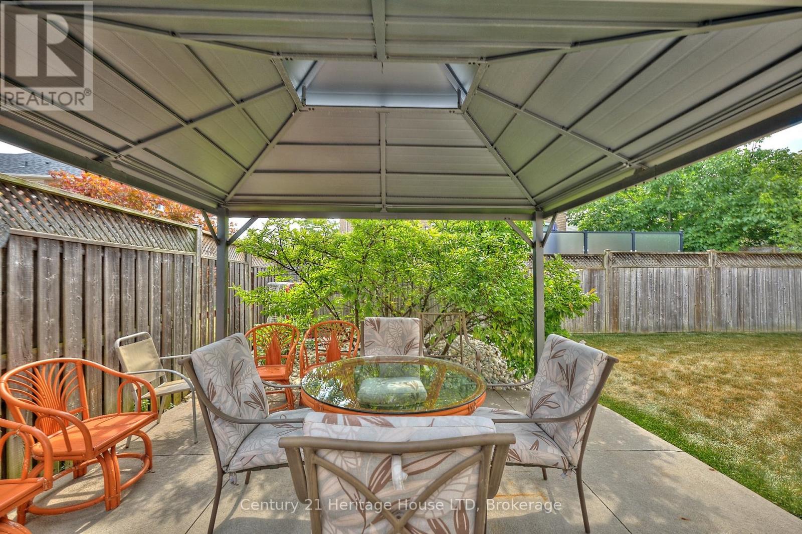 222 Dorchester Drive, Grimsby (Grimsby East), Ontario  L3M 5K8 - Photo 30 - X12335197