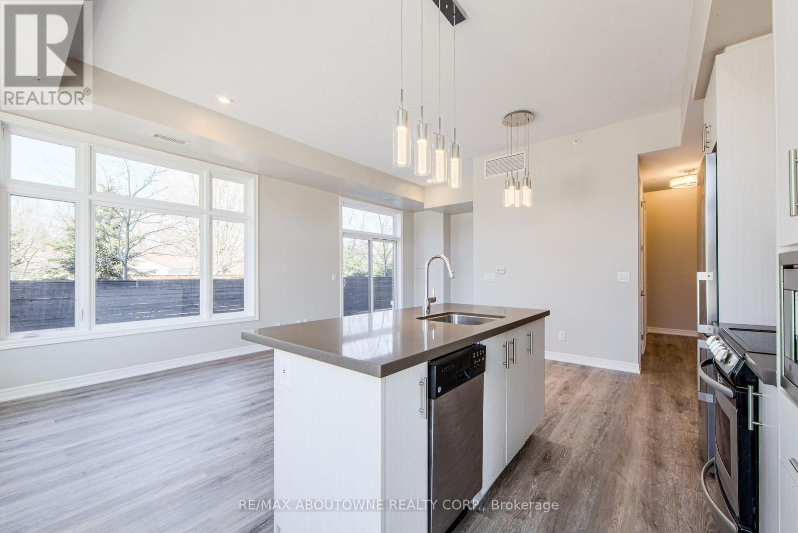 109 - 457 Plains Road E, Burlington (Lasalle), Ontario  L7T 2E2 - Photo 11 - W12385044