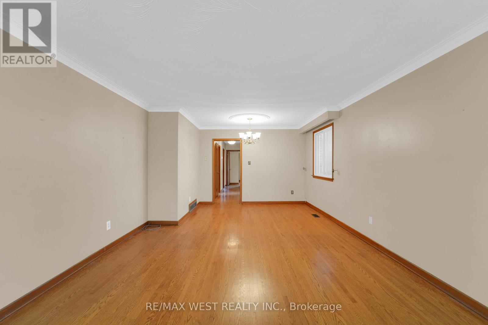 304 La Rose Avenue, Toronto (Willowridge-Martingrove-Richview), Ontario  M9P 1B9 - Photo 21 - W12385051