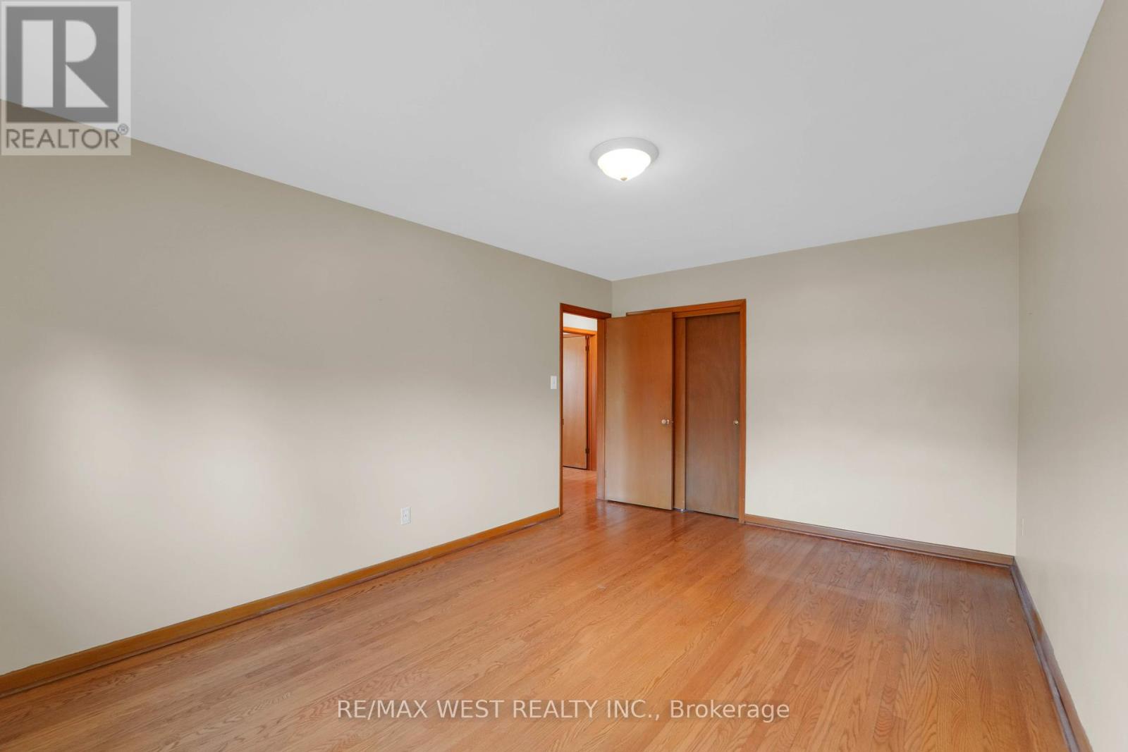 304 La Rose Avenue, Toronto (Willowridge-Martingrove-Richview), Ontario  M9P 1B9 - Photo 22 - W12385051