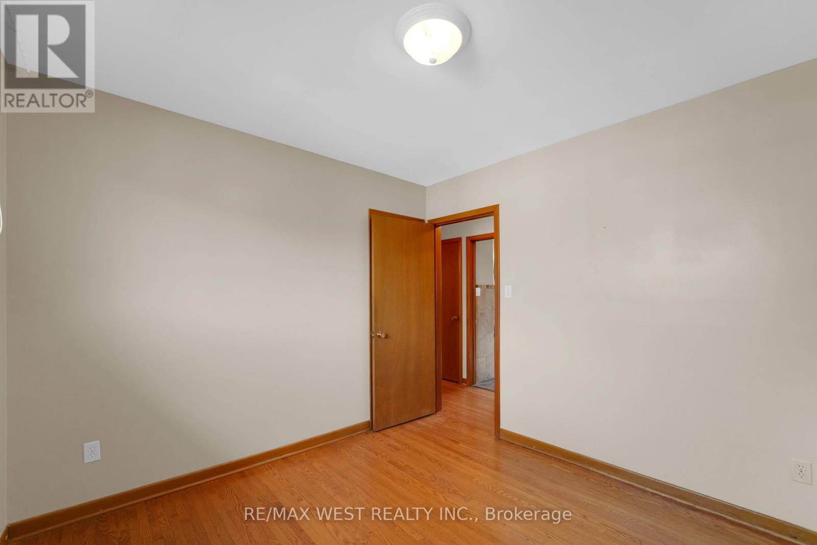 304 La Rose Avenue, Toronto (Willowridge-Martingrove-Richview), Ontario  M9P 1B9 - Photo 26 - W12385051