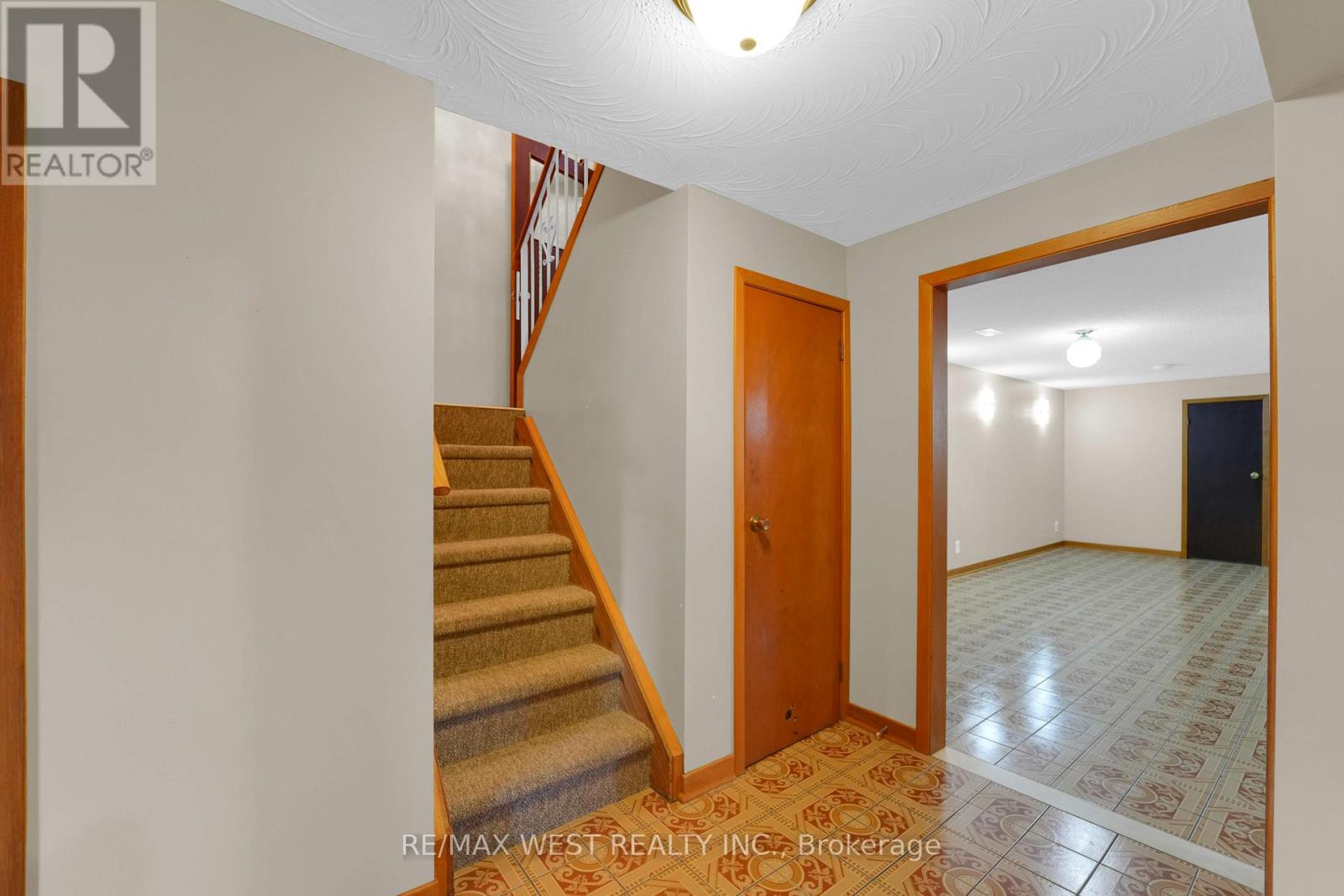 304 La Rose Avenue, Toronto (Willowridge-Martingrove-Richview), Ontario  M9P 1B9 - Photo 33 - W12385051