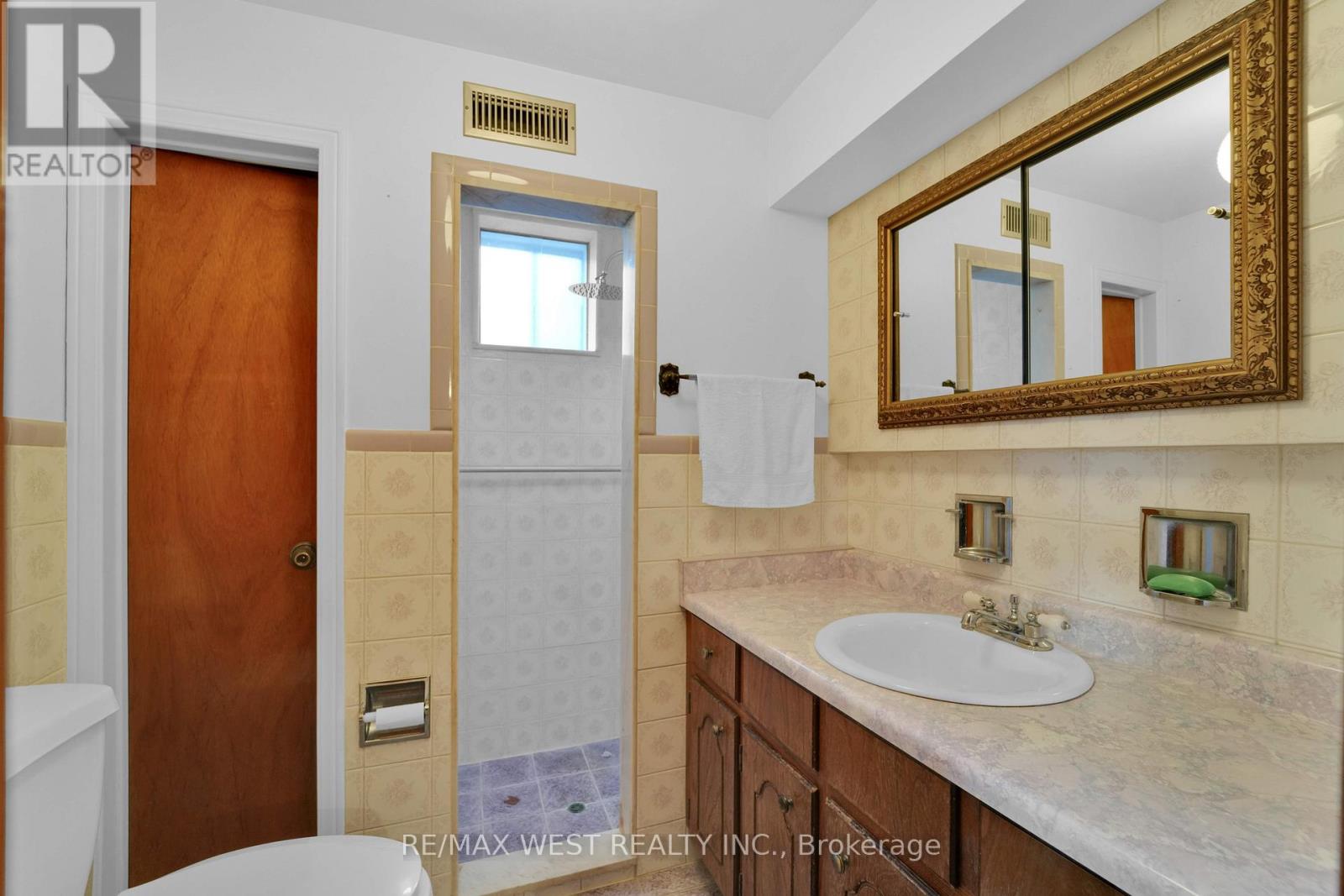 304 La Rose Avenue, Toronto (Willowridge-Martingrove-Richview), Ontario  M9P 1B9 - Photo 35 - W12385051