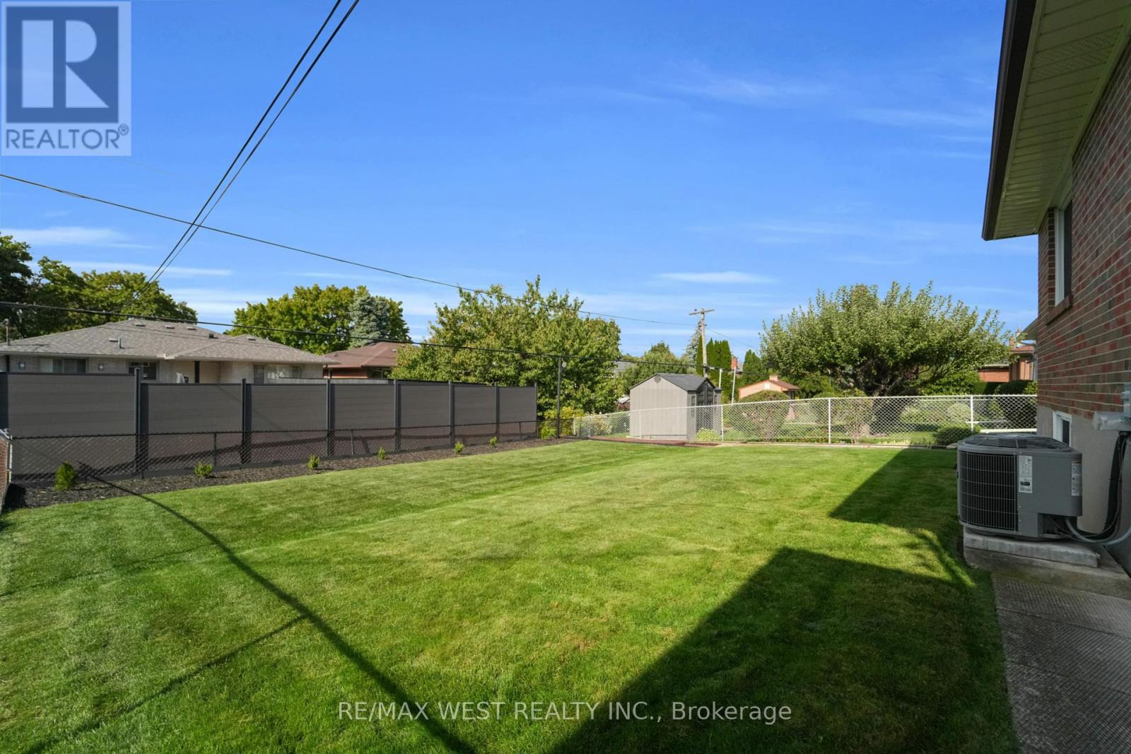 304 La Rose Avenue, Toronto (Willowridge-Martingrove-Richview), Ontario  M9P 1B9 - Photo 43 - W12385051