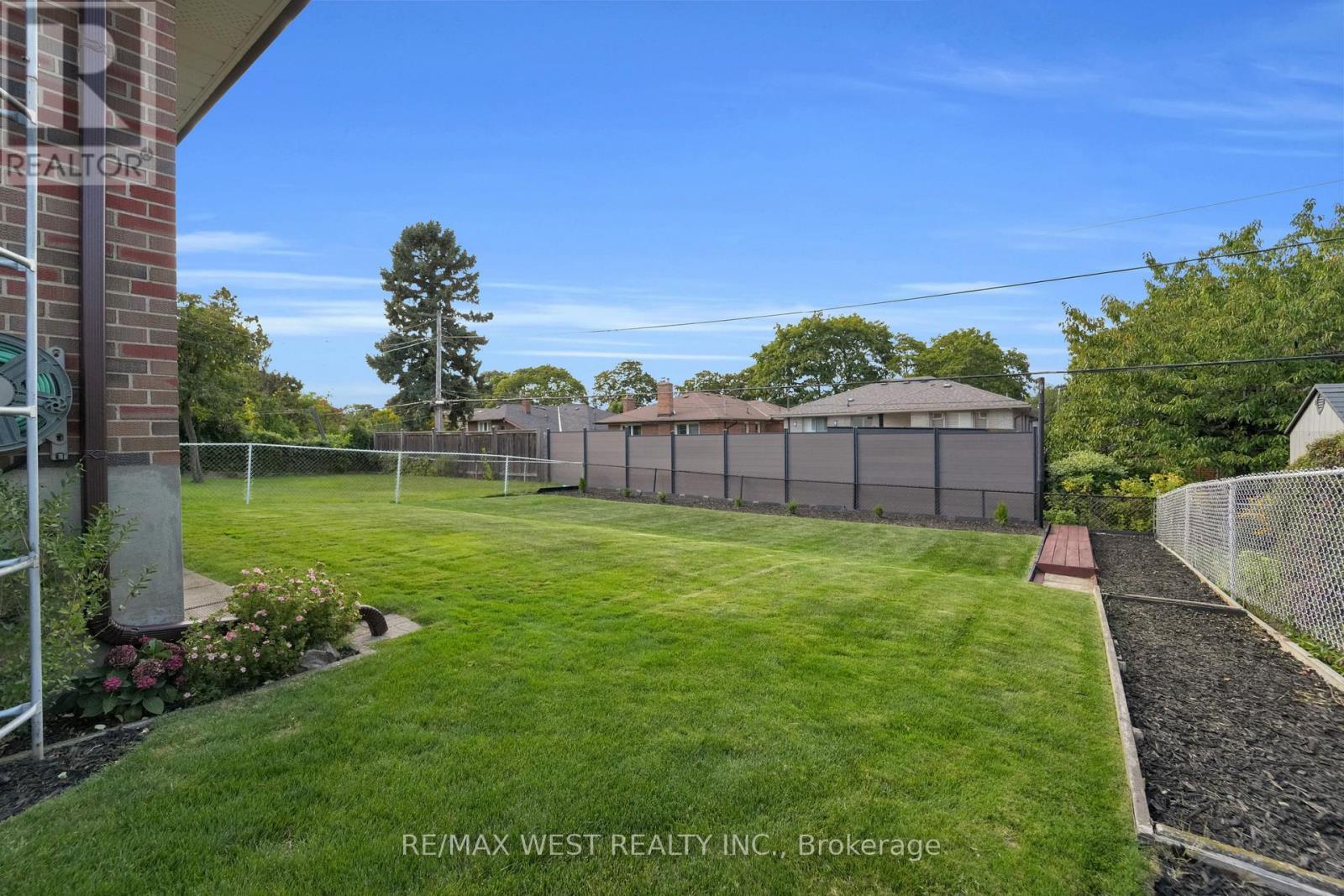 304 La Rose Avenue, Toronto (Willowridge-Martingrove-Richview), Ontario  M9P 1B9 - Photo 44 - W12385051