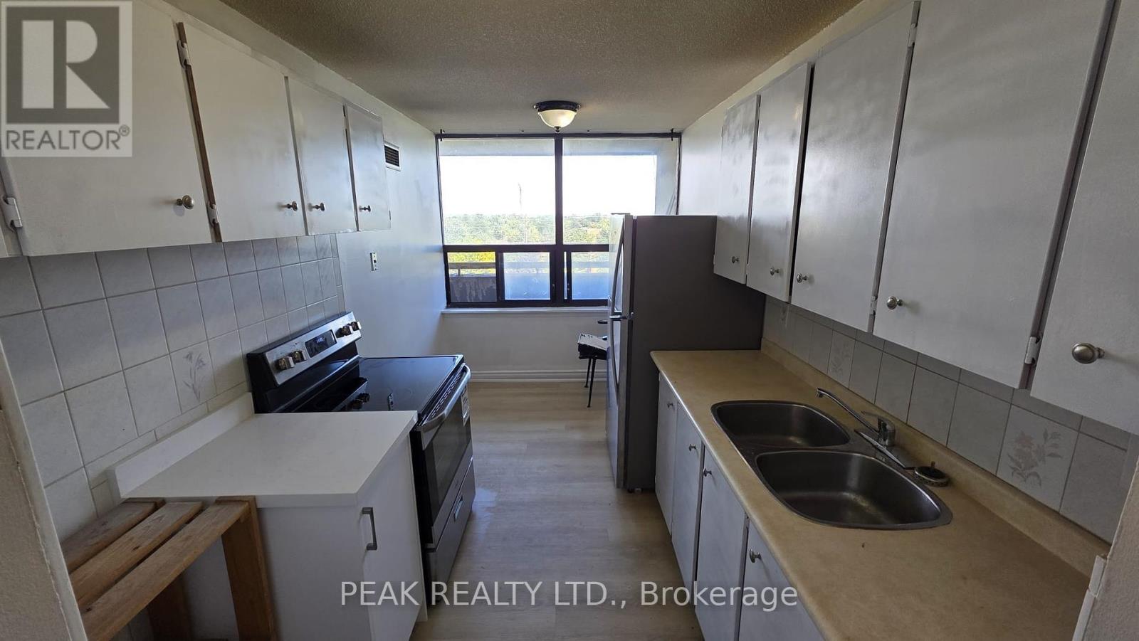 705 - 18 Knightsbridge Road, Brampton, Ontario  L6X 3X5 - Photo 9 - W12385112