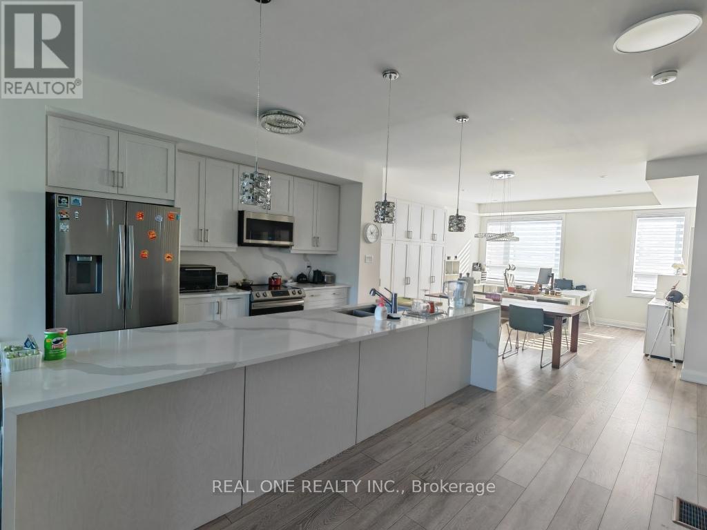 19 Woodstream Drive, Toronto (West Humber-Clairville), Ontario  M9W 0G1 - Photo 7 - W12385119