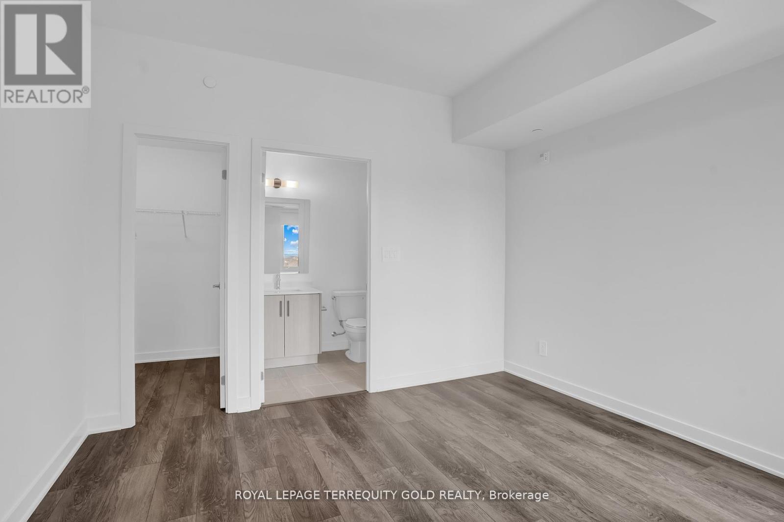518 - 1440 Clarriage Court, Milton (Fo Ford), Ontario  L9E 1B3 - Photo 7 - W12385201